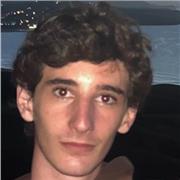 Joven con alto conocimiento de matemáticas, dispuesto a dar clases a niños.